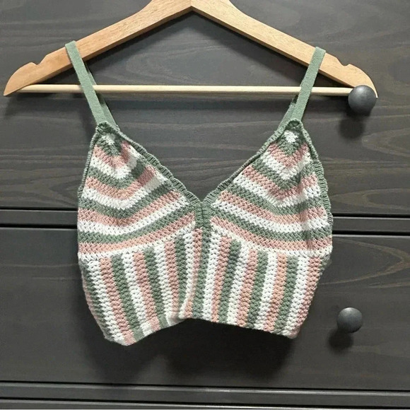 Harlow  Alexis Crocheted Crop Top - Picture 2 of 5